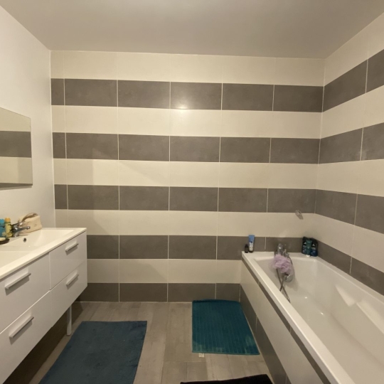  A MEZE IMMOBILIER : House | MEZE (34140) | 95 m2 | 1 120 € 