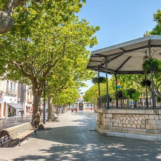  A MEZE IMMOBILIER : Local / Bureau | MEZE (34140) | 60 m2 | 720 € 