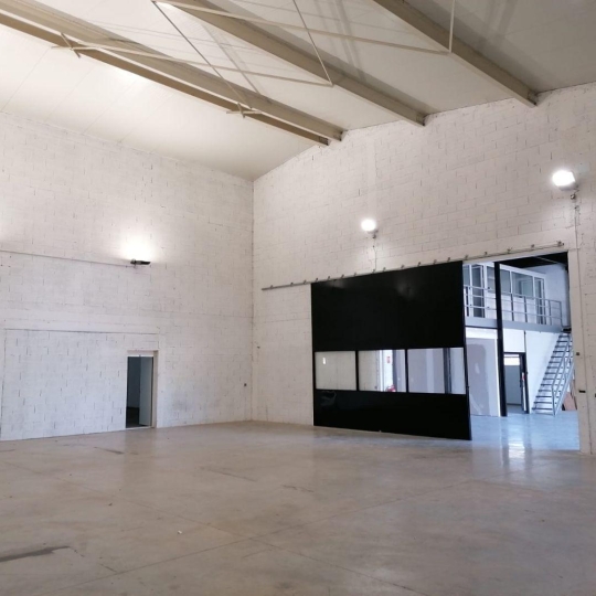  A MEZE IMMOBILIER : Local / Bureau | MEZE (34140) | 300 m2 | 2 150 € 