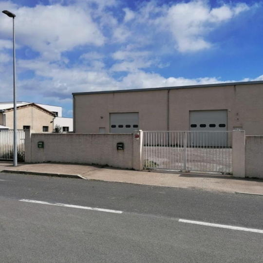 A MEZE IMMOBILIER : Local / Bureau | MEZE (34140) | 500.00m2 | 3 500 € 