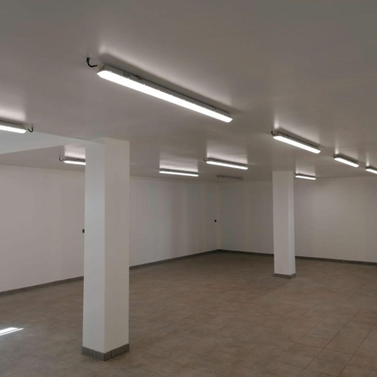  A MEZE IMMOBILIER : Local / Bureau | MEZE (34140) | 300 m2 | 2 150 € 
