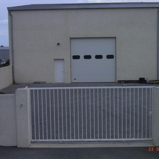A MEZE IMMOBILIER : Local / Bureau | MEZE (34140) | 300.00m2 | 1 920 € 