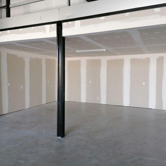  A MEZE IMMOBILIER : Local / Bureau | MEZE (34140) | 300 m2 | 1 920 € 
