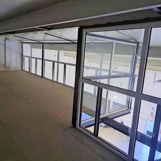  A MEZE IMMOBILIER : Local / Bureau | MEZE (34140) | 300 m2 | 1 920 € 