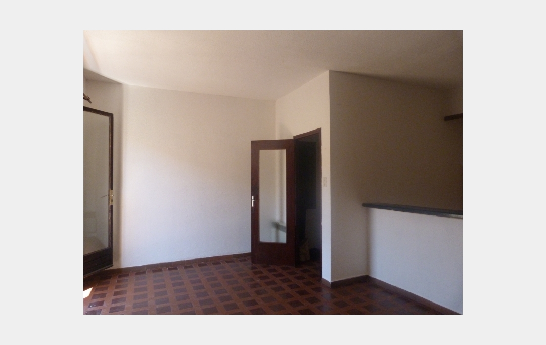 A MEZE IMMOBILIER : Appartement | MEZE (34140) | 60 m2 | 610 € 