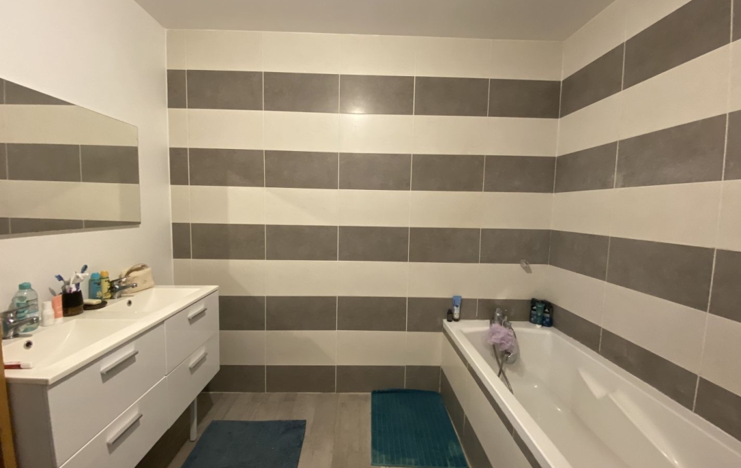 A MEZE IMMOBILIER : House | MEZE (34140) | 95 m2 | 1 120 € 