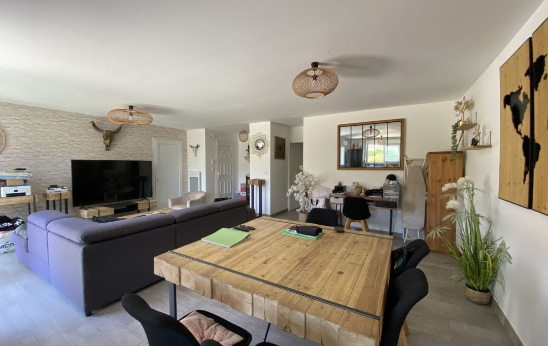 A MEZE IMMOBILIER : House | MEZE (34140) | 95 m2 | 1 120 € 