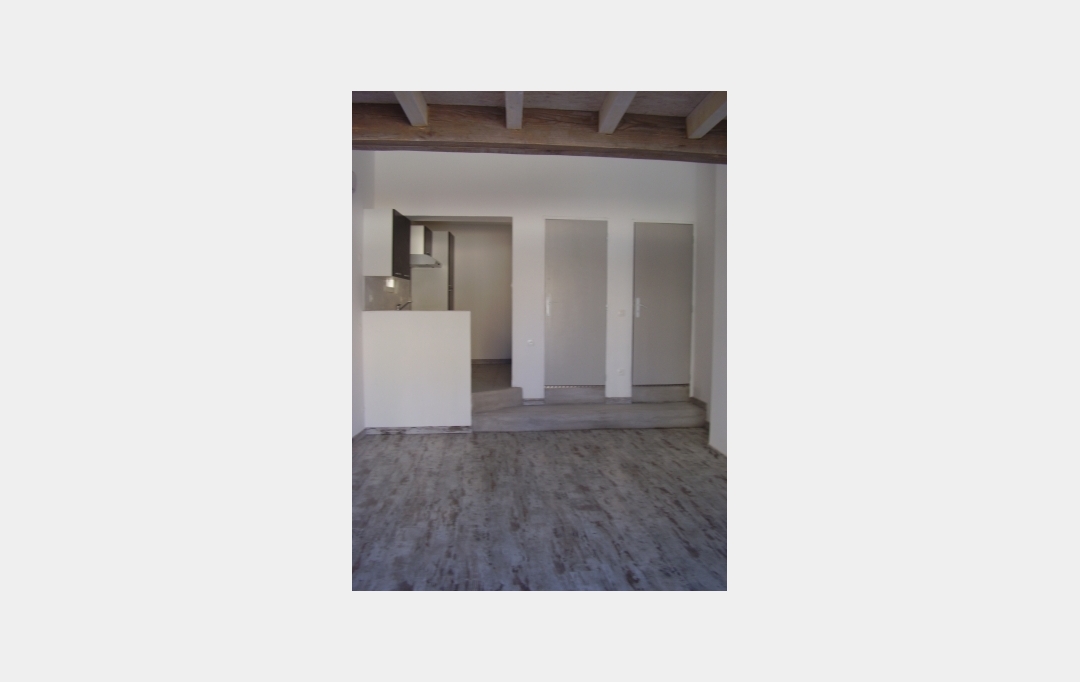 A MEZE IMMOBILIER : Appartement | MEZE (34140) | 40 m2 | 580 € 