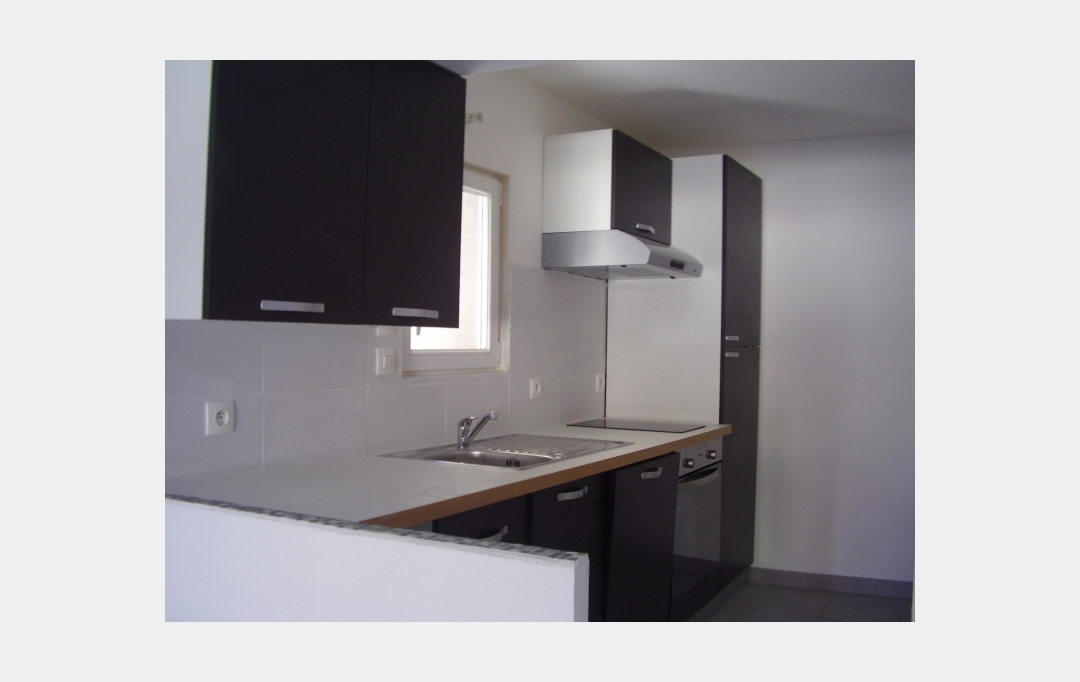 A MEZE IMMOBILIER : Appartement | MEZE (34140) | 40 m2 | 580 € 