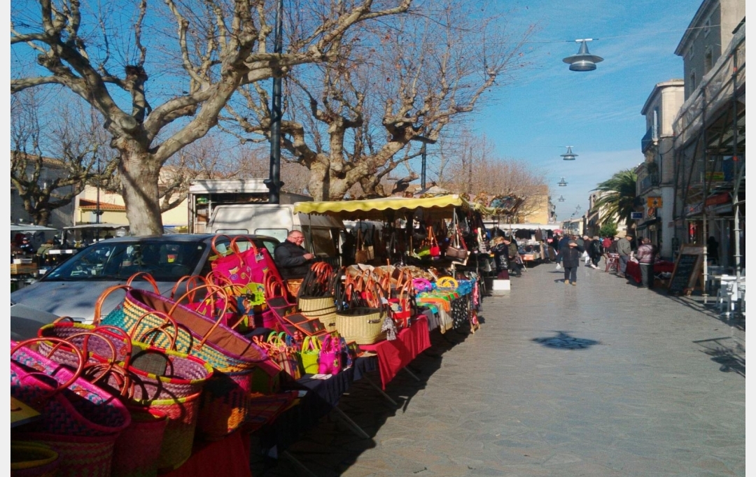 A MEZE IMMOBILIER : Office | MEZE (34140) | 60 m2 | 720 € 