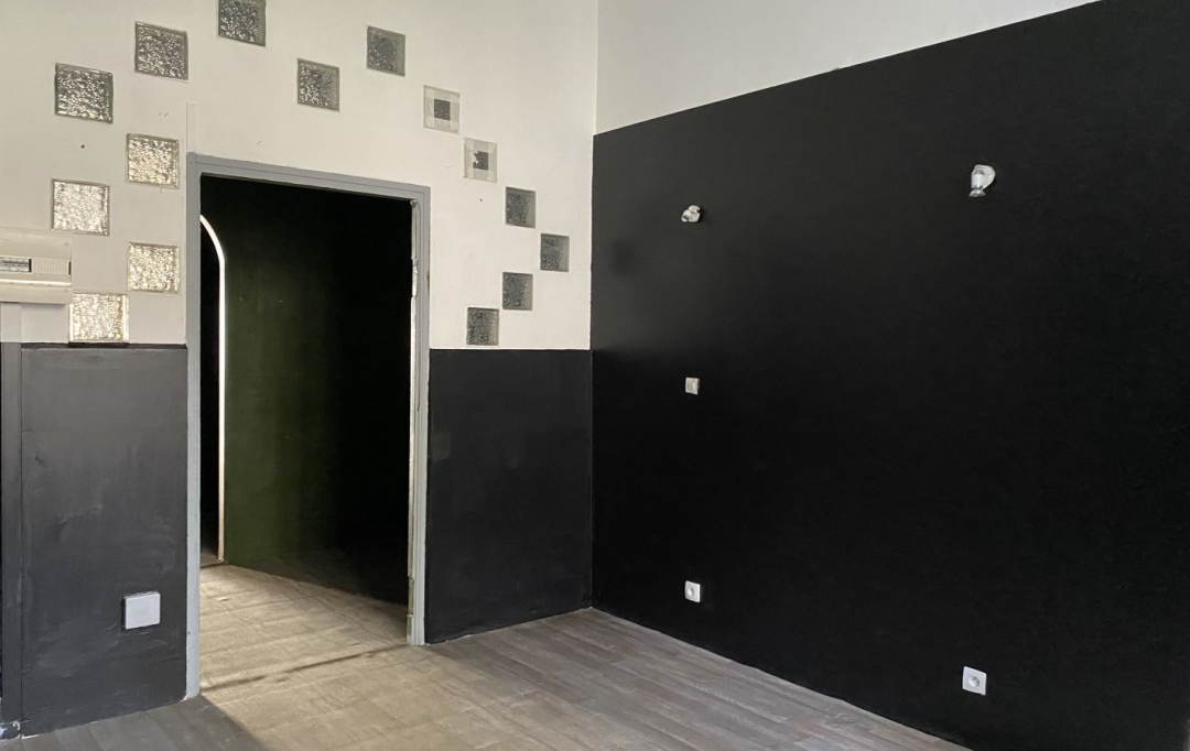 A MEZE IMMOBILIER : Local / Bureau | MEZE (34140) | 60 m2 | 720 € 