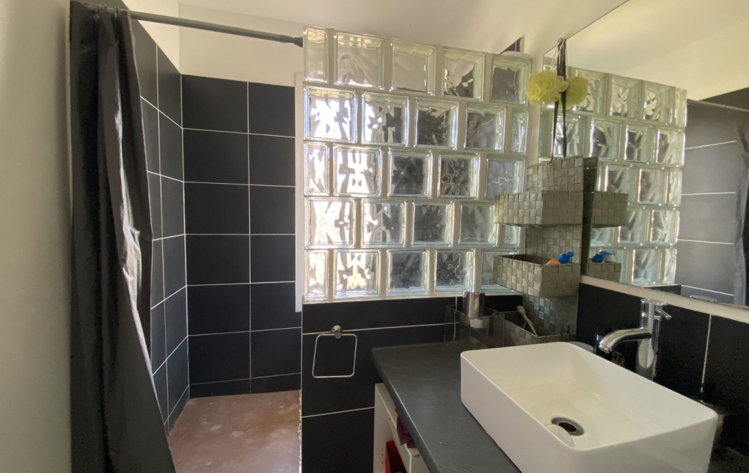 A MEZE IMMOBILIER : Maison / Villa | MEZE (34140) | 80 m2 | 1 050 € 