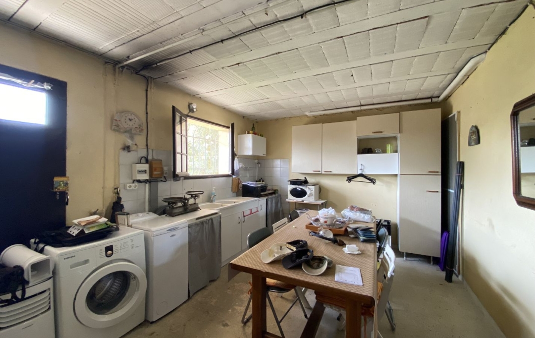 A MEZE IMMOBILIER : Maison / Villa | MEZE (34140) | 80 m2 | 1 050 € 