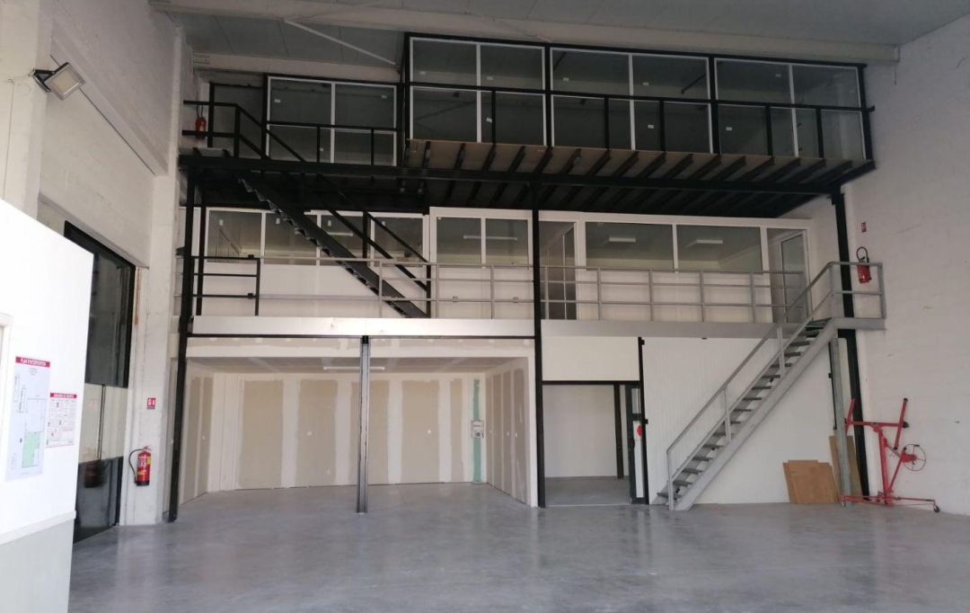 A MEZE IMMOBILIER : Local / Bureau | MEZE (34140) | 300 m2 | 1 920 € 
