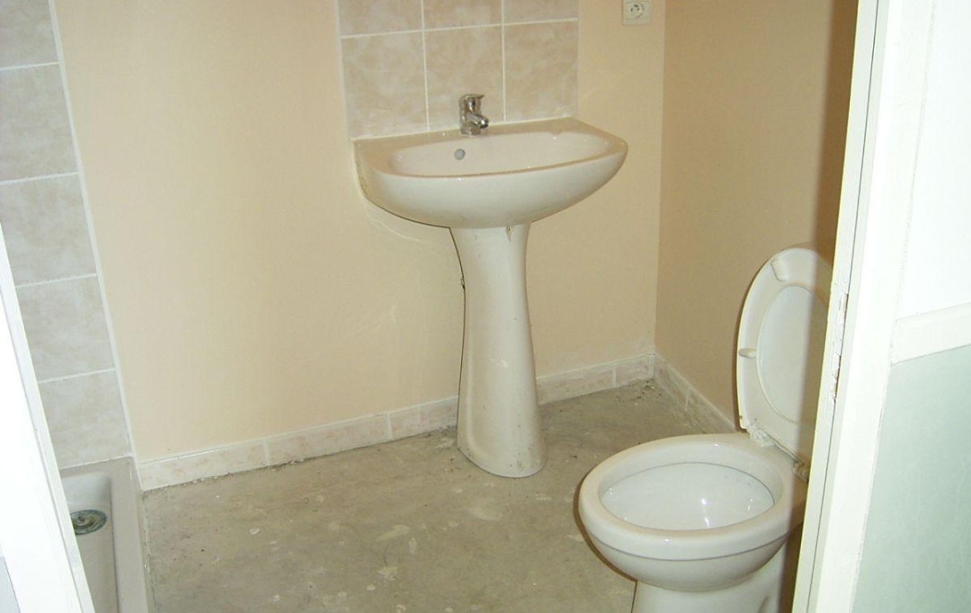 A MEZE IMMOBILIER : Local / Bureau | MEZE (34140) | 300 m2 | 1 920 € 