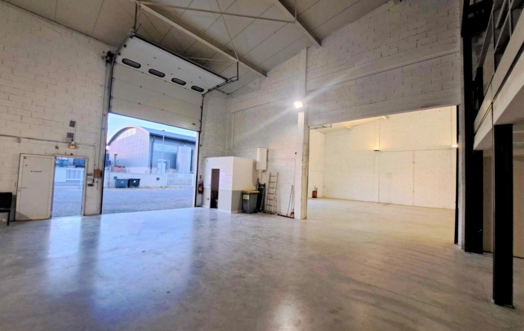 A MEZE IMMOBILIER : Local / Bureau | MEZE (34140) | 300 m2 | 1 920 € 