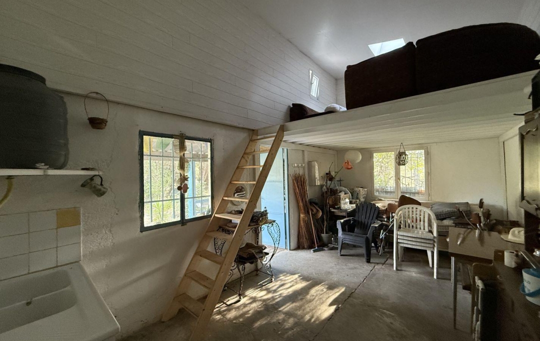 A MEZE IMMOBILIER : Domaines / Propriétés | MEZE (34140) | 28 m2 | 89 000 € 