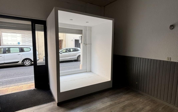  A MEZE IMMOBILIER Local / Bureau | MEZE (34140) | 60 m2 | 720 € 